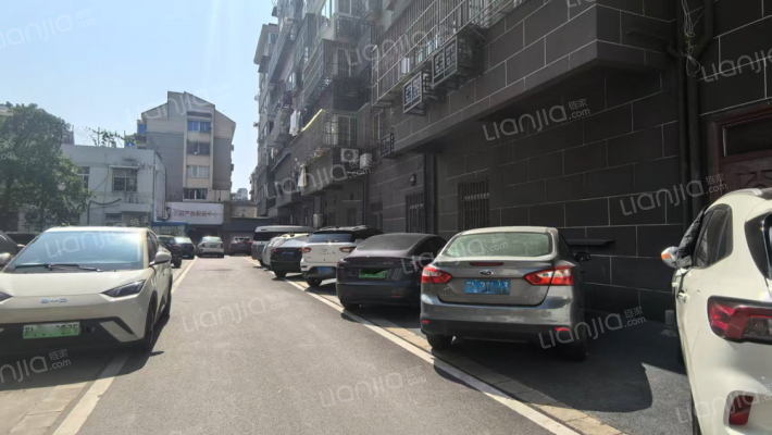 城隍庙街外景图