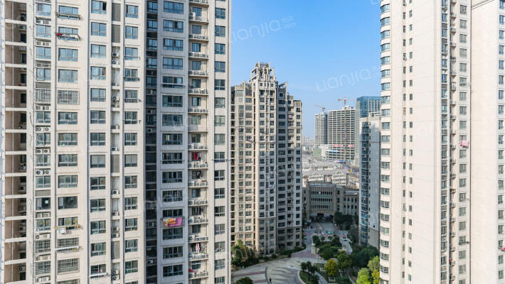 风尚自由城外景图