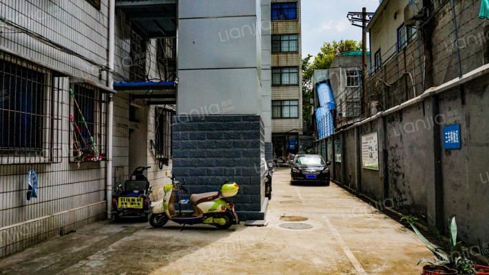 樊城区地税局家属院外景图