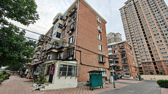 引河西里外景图