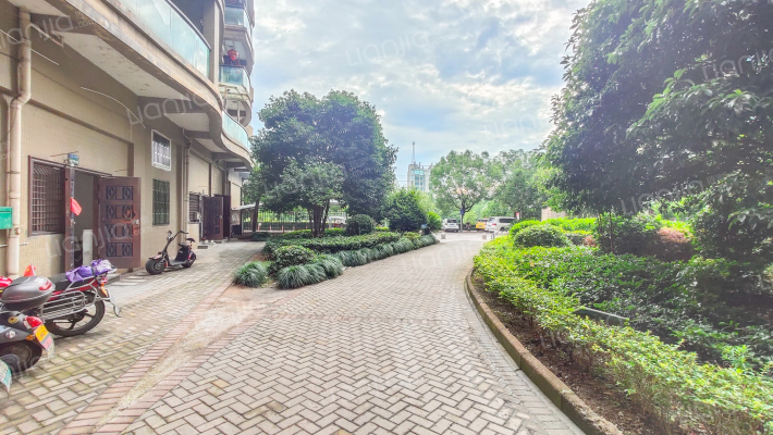 世贸滨江花园外景图