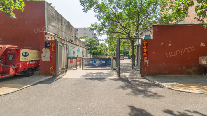 粮油进出口公司家属院外景图