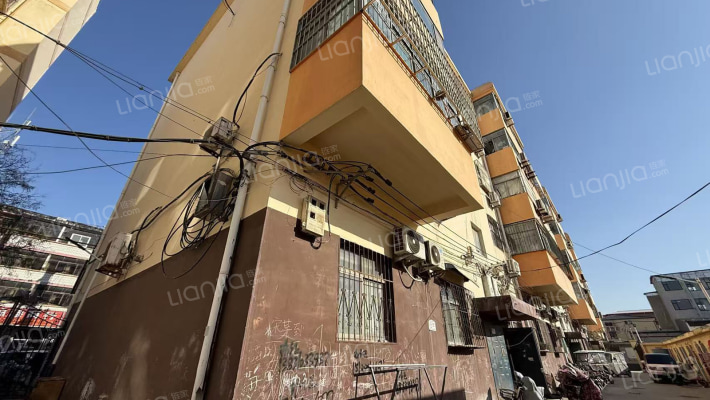 搬运公司家属院外景图