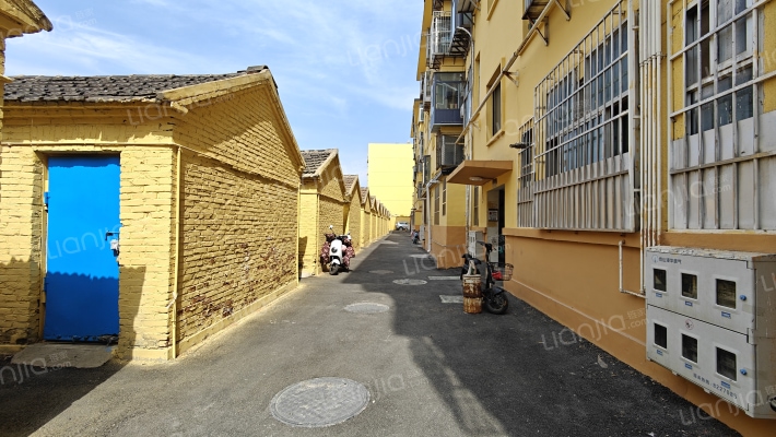 市粮库宿舍外景图