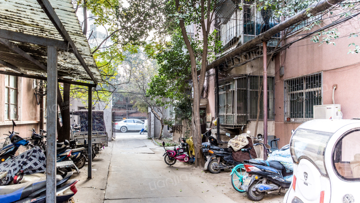 铝镁家属院外景图