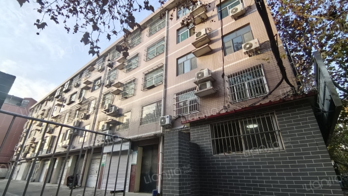 廉材胡同房产家属楼外景图