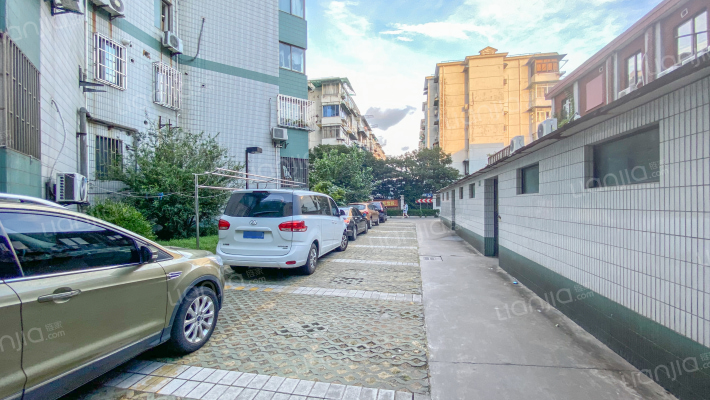 哈佛公寓外景图