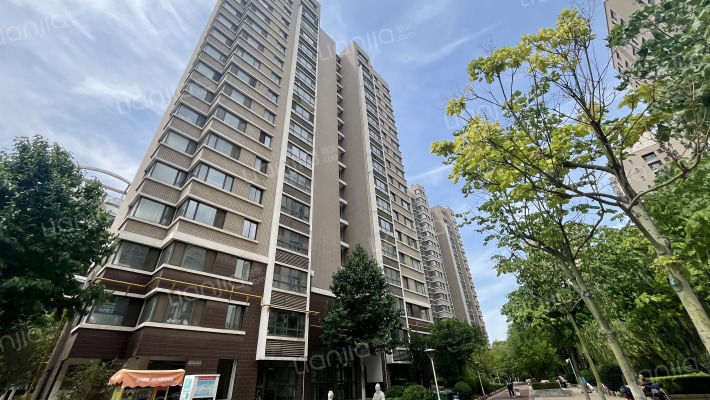 山水泉城南城外景图