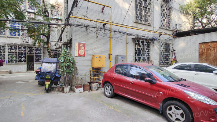 卫民社区团结楼大院外景图