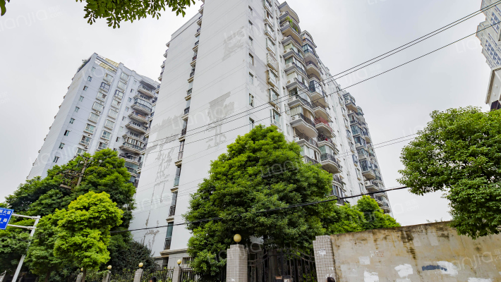 新华书店综合楼外景图