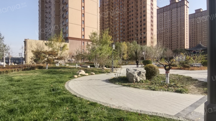 工商家属楼外景图