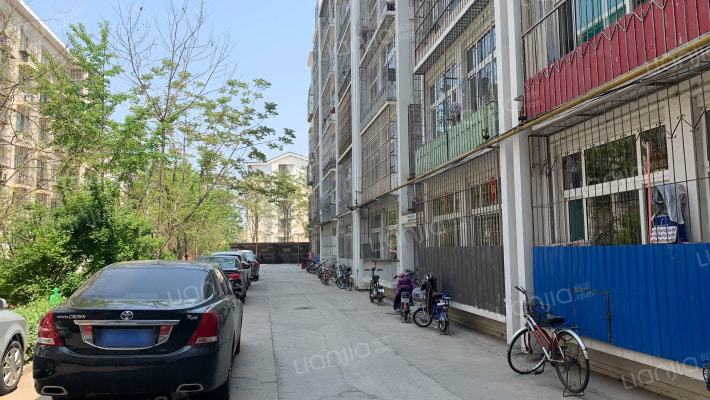 贾园南里外景图