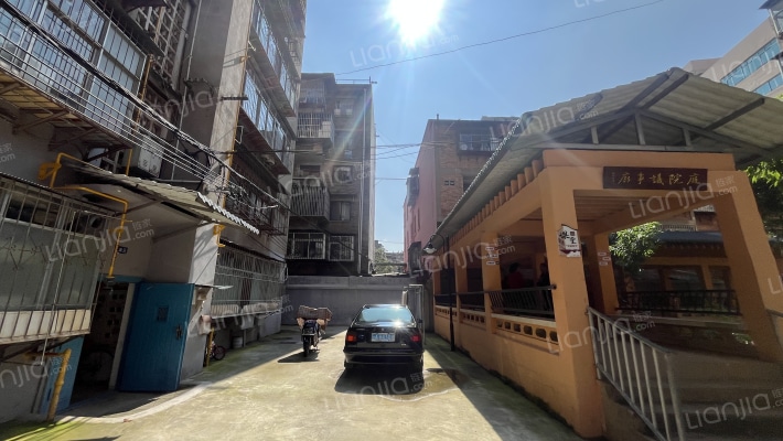 穿金路5号院外景图