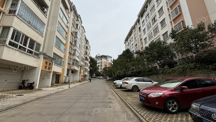 警苑小区外景图