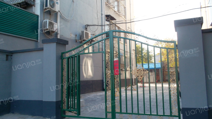 西什库大街74号院外景图