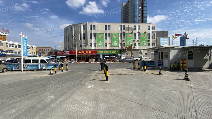 四季美好装饰城外景图