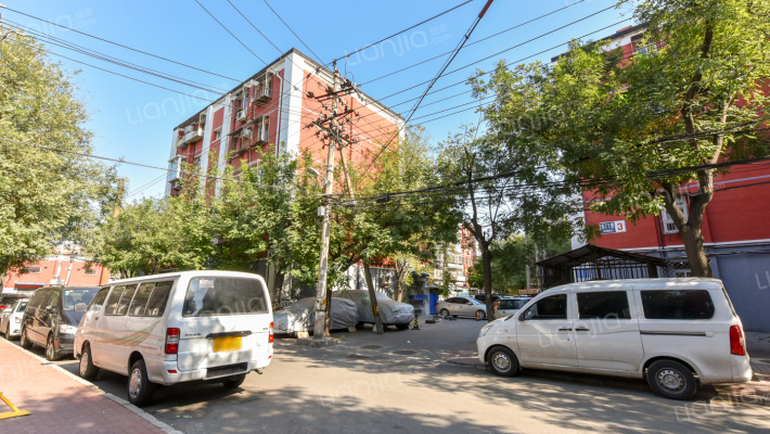 大红门东门里外景图