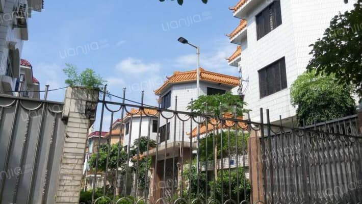 龙泉别墅小区外景图