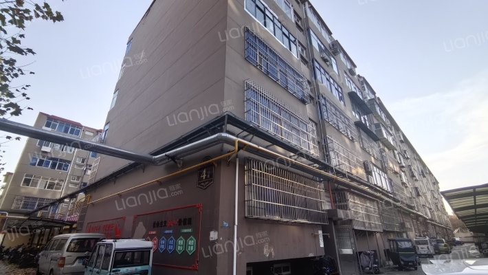 建委建筑公司家属楼外景图