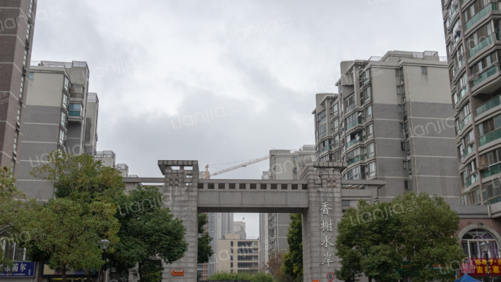 香榭水岸由昆山鹿鸣置业有限公司建成;楼栋总数20栋,共计房屋1110户.