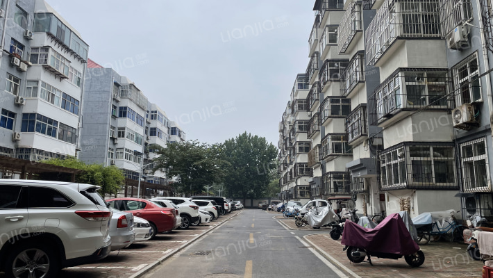 新兴苑小区外景图