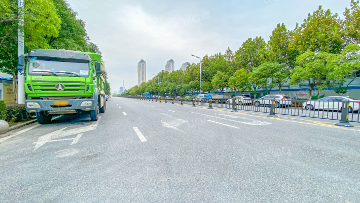 文一春风里外景图