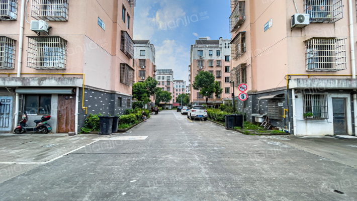 雷峰新村外景图