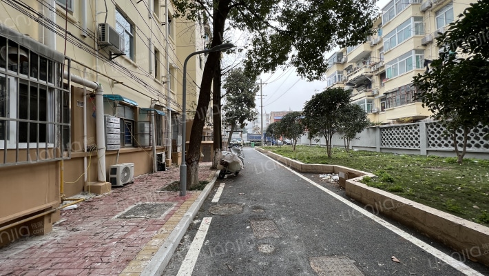 省二院宿舍外景图