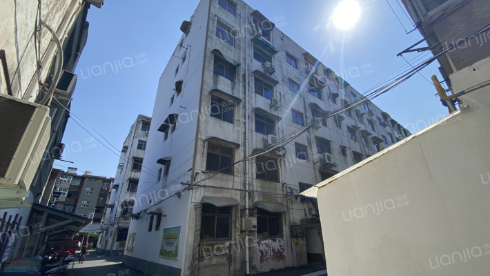 劳动东巷内衣厂家属院外景图