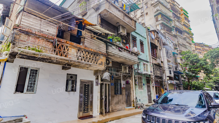 东华市场北街外景图