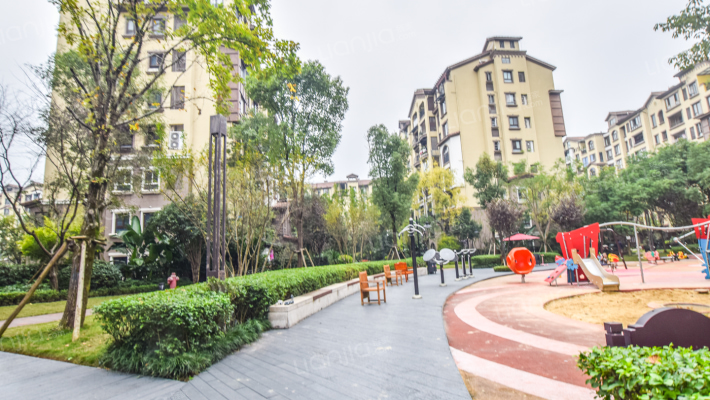 龙湖·翡翠山外景图