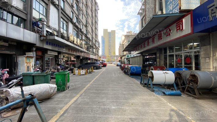 鸿鸣摩尔外景图