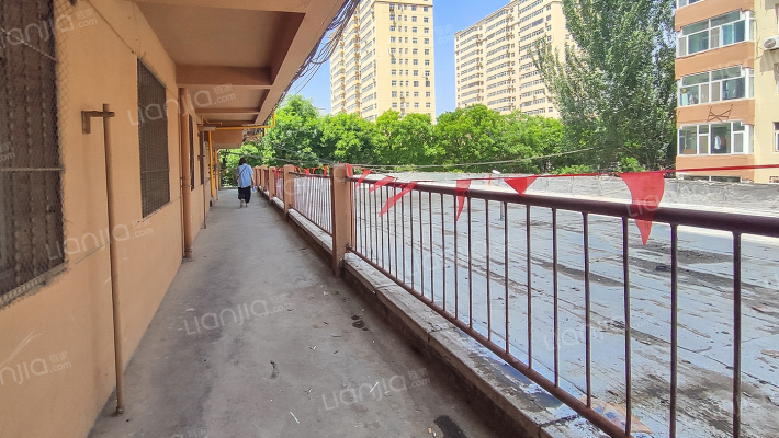 物资回收公司宿舍外景图