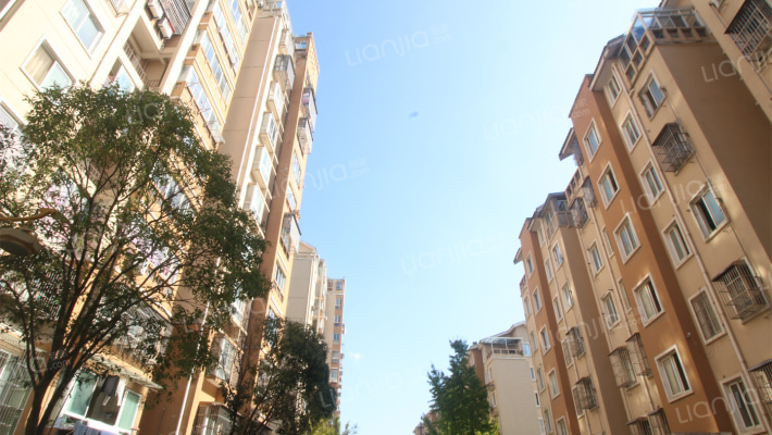 站前公寓外景图