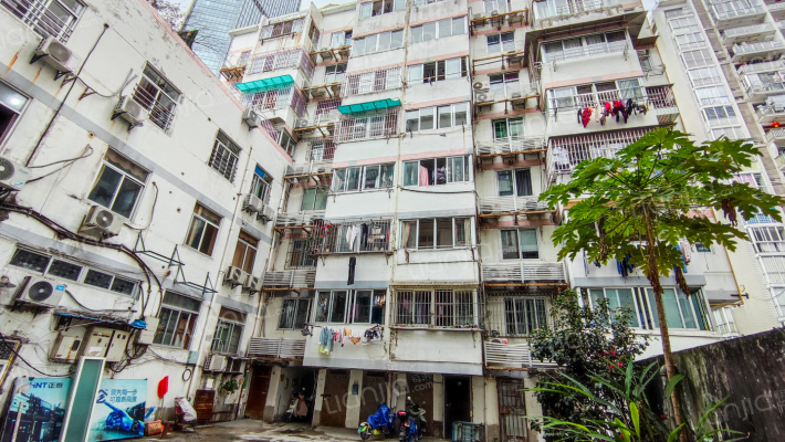 省体校单位宿舍外景图