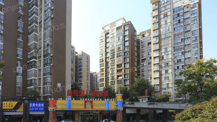 岳麓现代城外景图