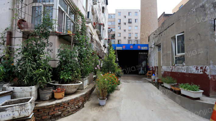 德胜街铁路住宅小区一号院外景图