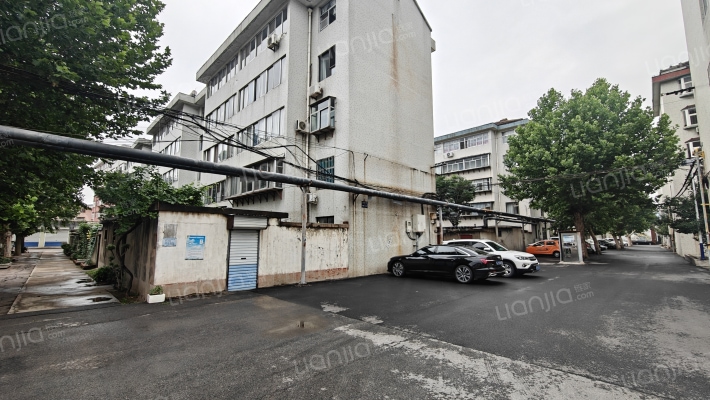 天晟公司住宅楼外景图