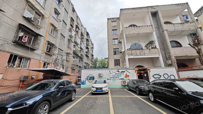 红光政府家属院外景图