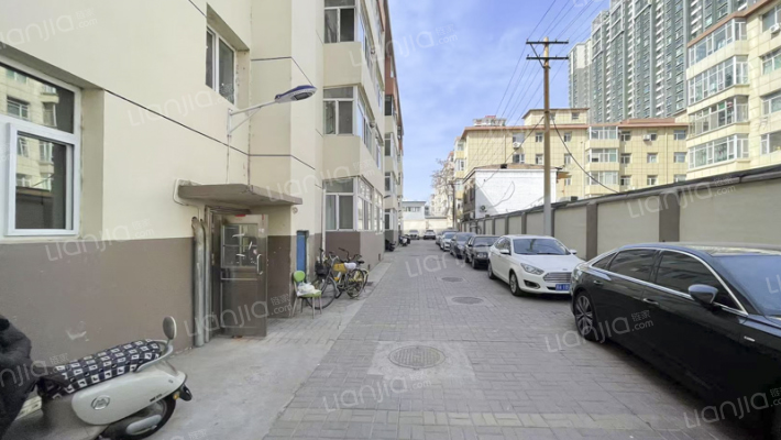 建安技校宿舍外景图