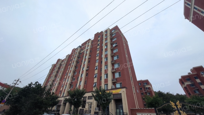 依山美郡外景图