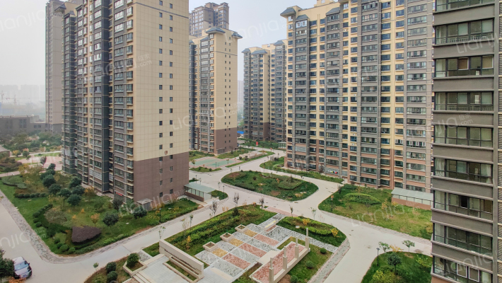 铁一中滨河学校外景图