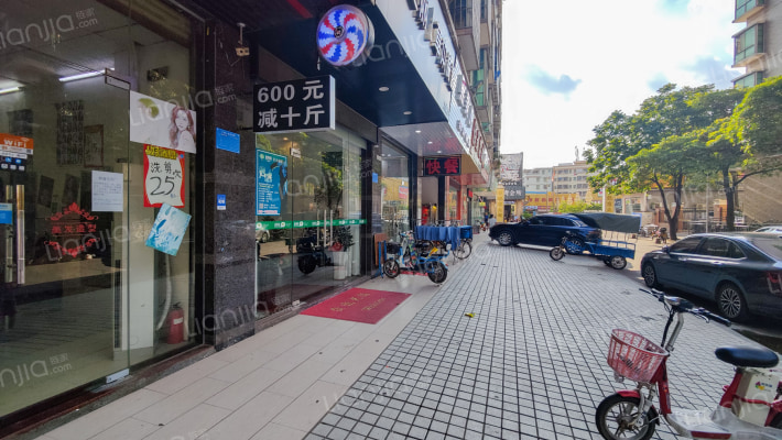 富园大厦外景图