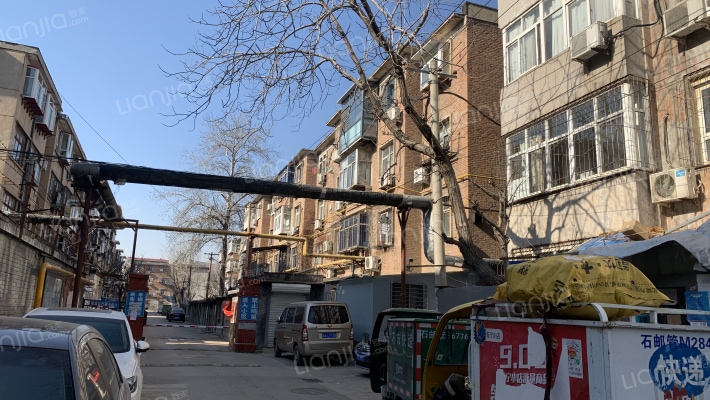 市第四十中宿舍外景图