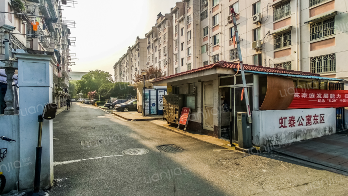 虹泰公寓东区外景图