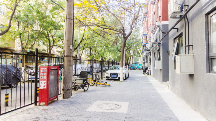 和平门外东街外景图