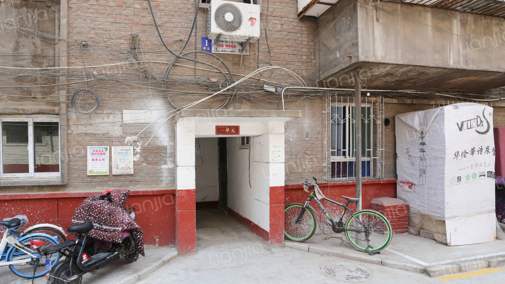 客运段宿舍外景图