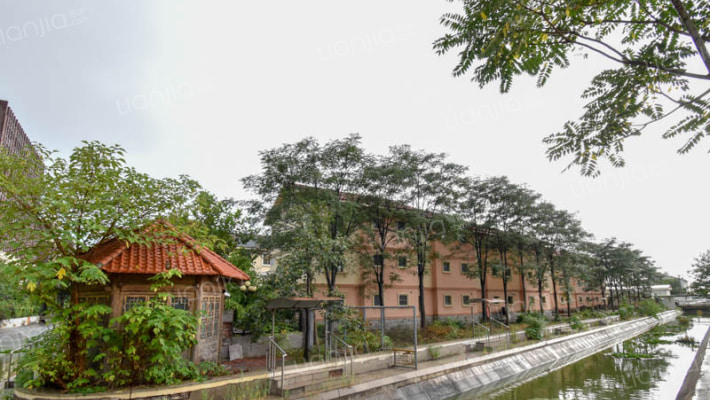 高尔夫温泉别墅外景图