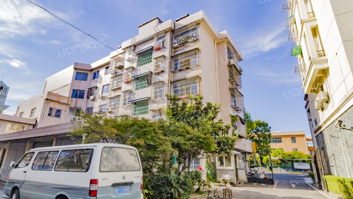 实验公寓外景图