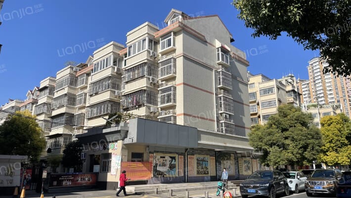 圣泉公寓外景图